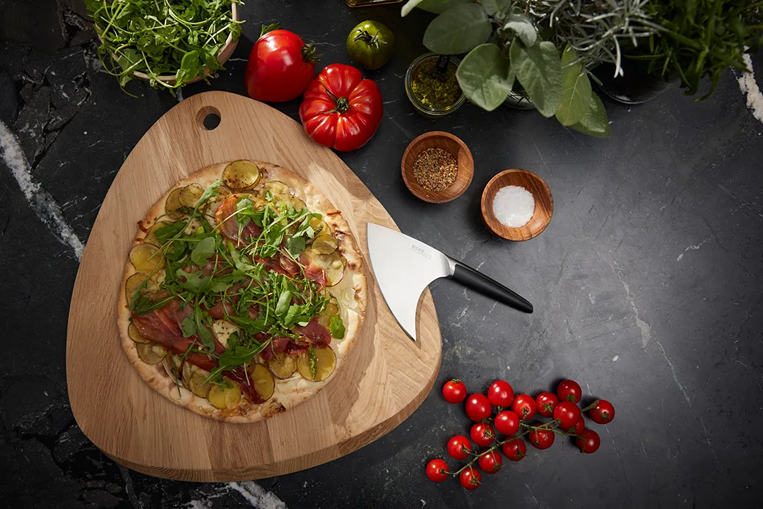 RISVIG PIZZASÆT M/PIZZABRÆT I EG OG PIZZAKNIV